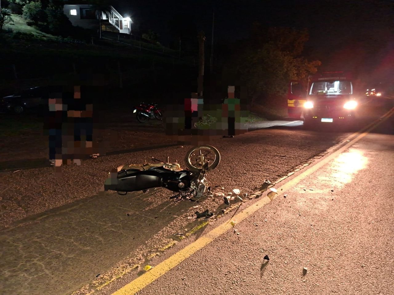 Colisão entre carro e moto deixa duas mulheres feridas em rodovia de SC