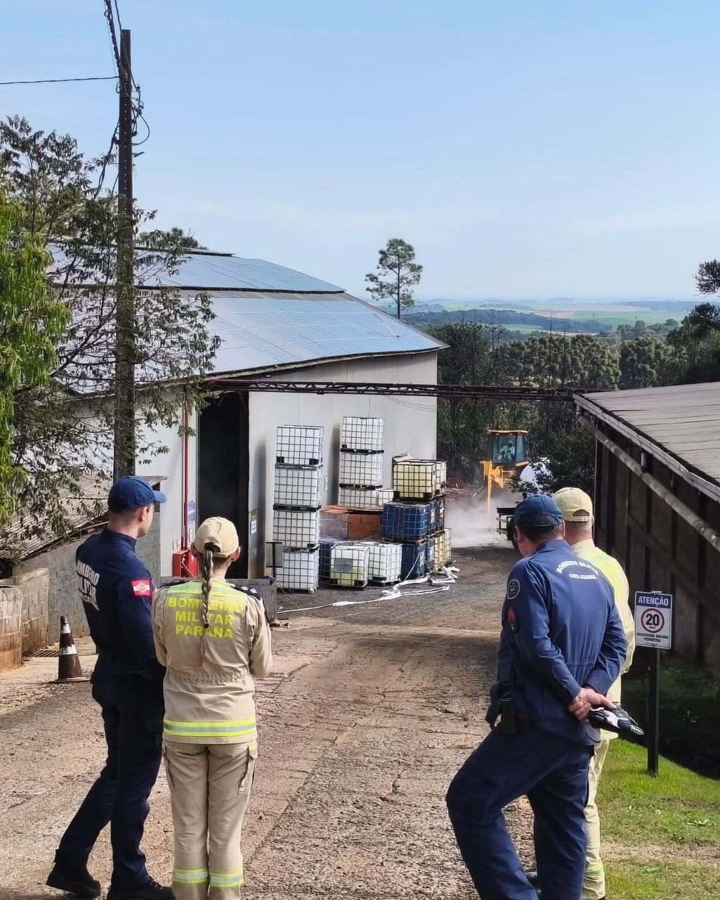 Vazamento de ácido clorídrico mobiliza bombeiros de SC e PR em indústria próxima à divisa