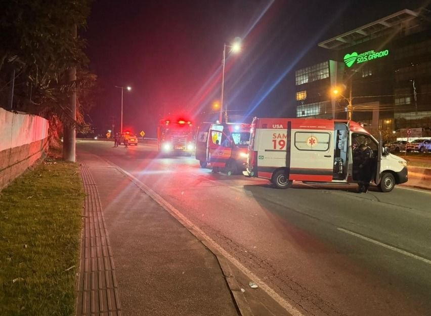 Motociclista bate contra muro e morre em acidente