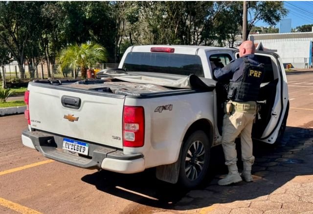 PRF apreende 776 kg de maconha e recupera picape clonada no Oeste de SC
