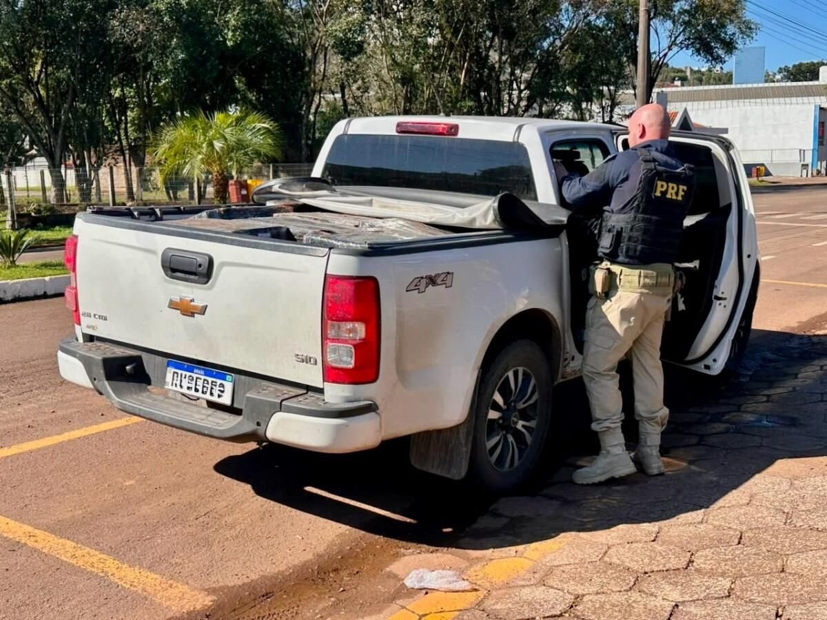 PRF apreende 776 quilos de maconha e recupera picape clonada em Modelo, SC
