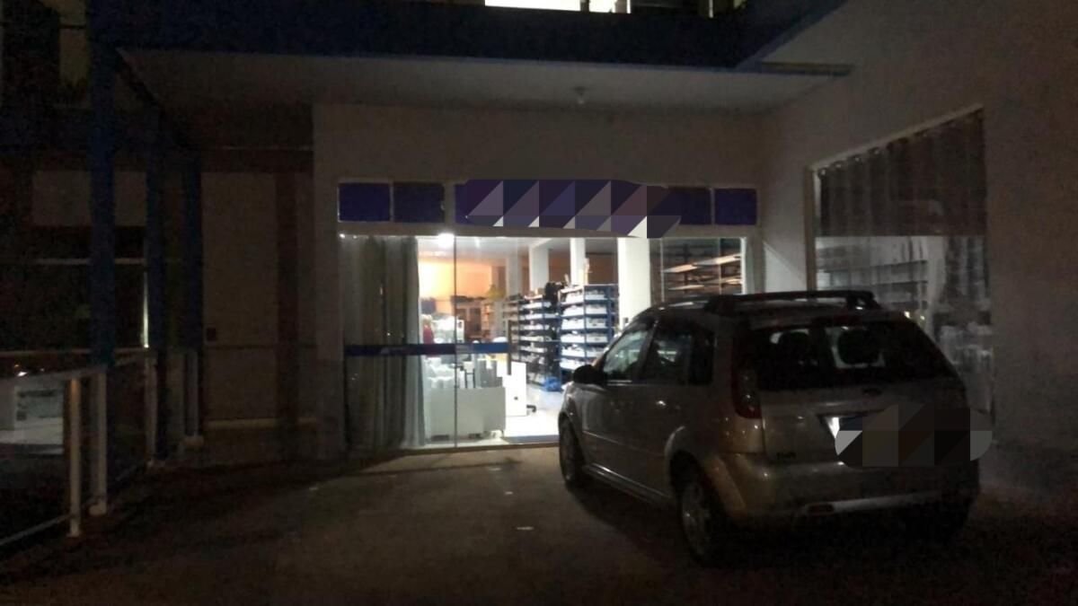 Roubo à mão armada em vidraçaria termina com fuga internacional em Dionísio Cerqueira