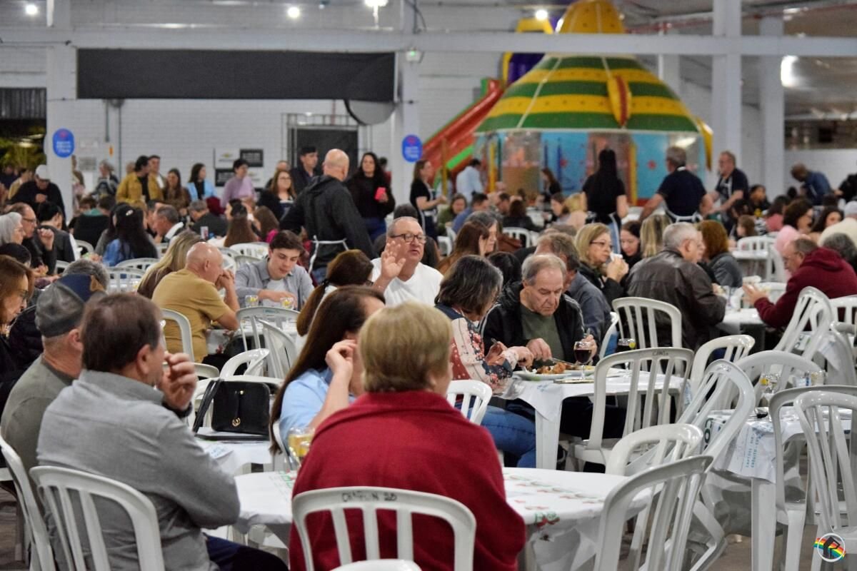 Festival do Frango e do Vinho reúne 1,4 mil pessoas em São Miguel do Oeste