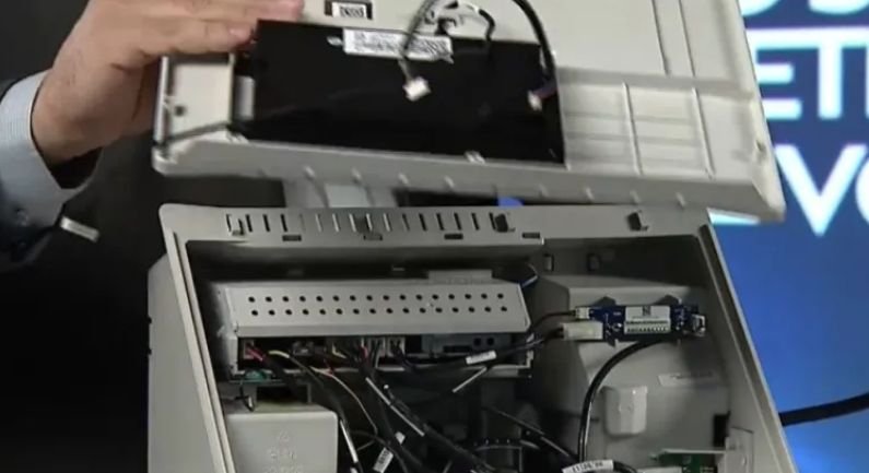 TSE realiza desmontagem pública de urna eletrônica em transmissão ao vivo