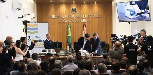TRE-SC apresenta mecanismos de segurança das urnas eletrônicas para as Eleições 2026