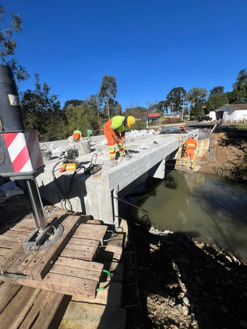 Mafra inicia substituição de pontes de madeira por estruturas de concreto