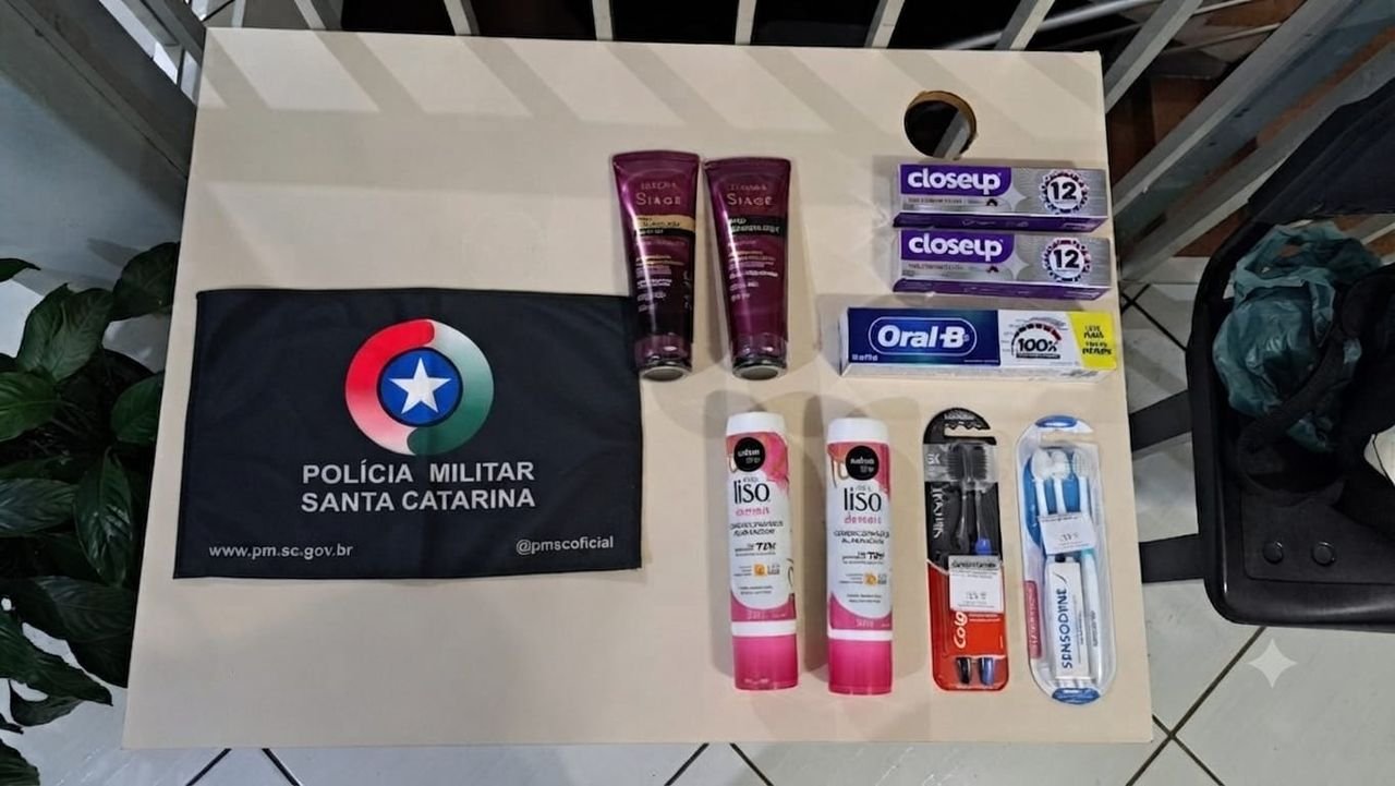 Polícia Militar recupera produtos furtados de farmácia e prende suspeito em Videira