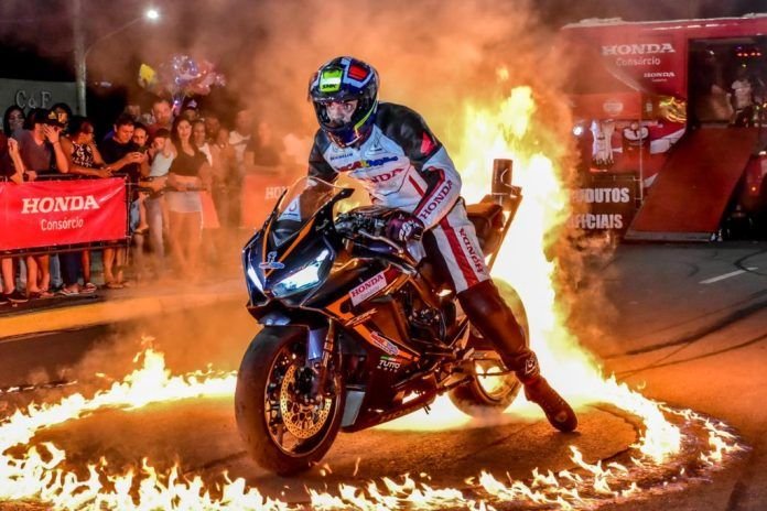 Show gratuito da Equipe Força e Ação movimenta Chapecó pelos 109 anos da cidade