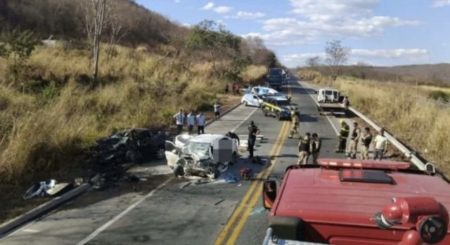 Acidente na BR-251 em Minas Gerais resulta em sete mortes após fuga da PRF