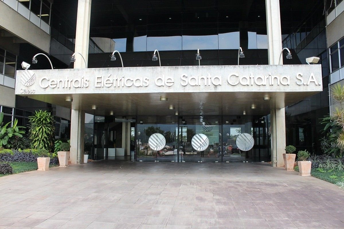 Celesc abre concurso público com salários de até R$ 6,9 mil e vale alimentação
