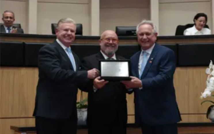 Alesc homenageia Fecomércio SC, Sesc e Senac em sessão solene