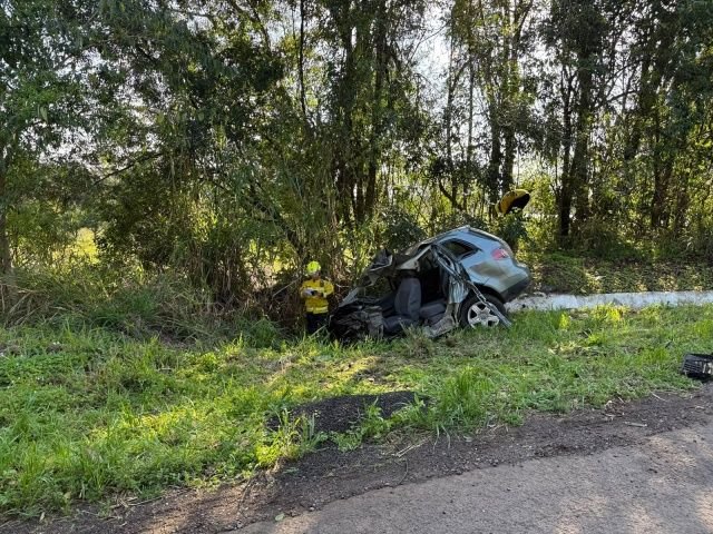 Colisão entre carro e carreta deixa um morto na BR-163 em São Miguel do Oeste