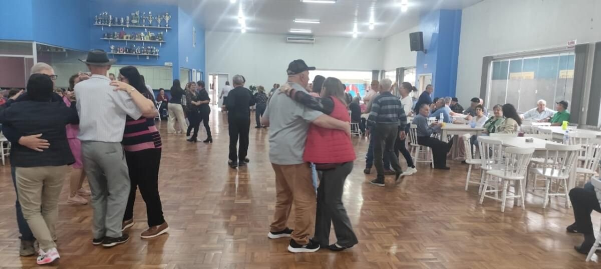 Centro dos Idosos de São José do Cedro reúne mais de mil participantes em evento