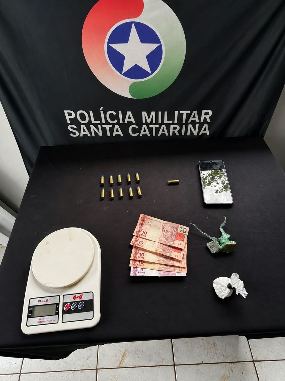 Dois homens são presos com 900g de cocaína em São Miguel do Oeste