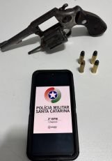 Polícia Militar apreende revólver após perseguição em Chapecó