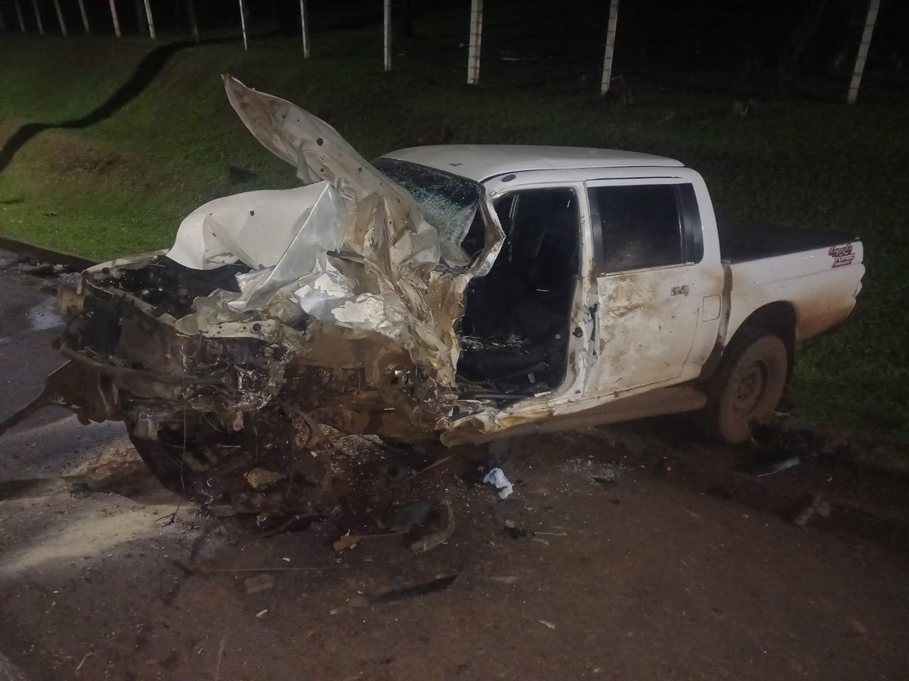 Caminhonete invade pista e colide com carreta na SC-350 em Caçador