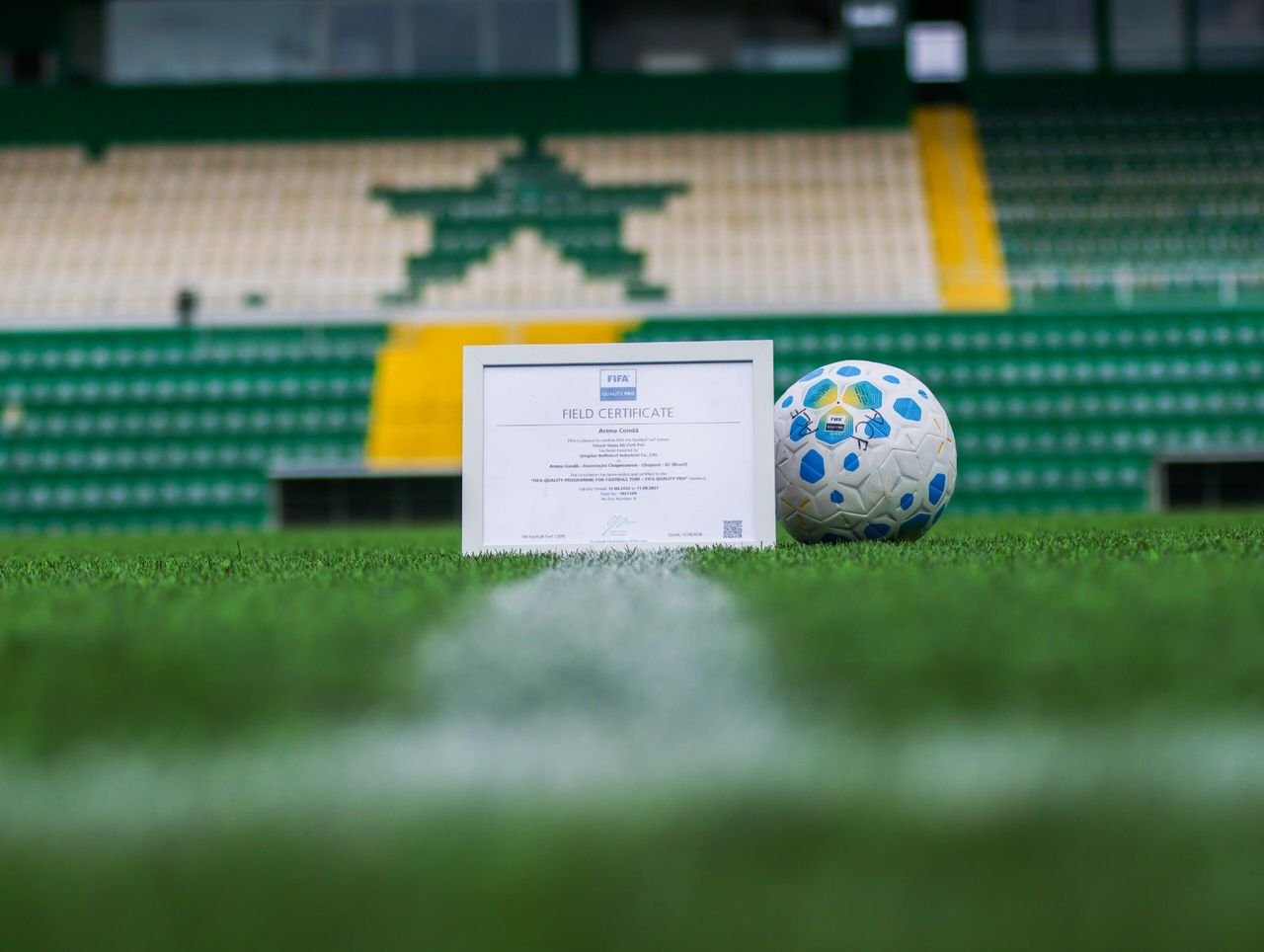 Arena Condá renova certificação FIFA Quality Pro para gramado sintético