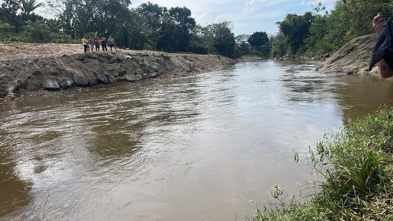 Criança de 6 anos desaparece em rio de Santo Amaro da Imperatriz
