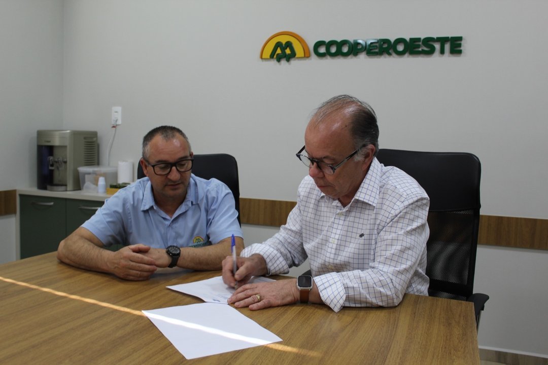 Produtores recolhem 60 quilos de lixo na BR-282