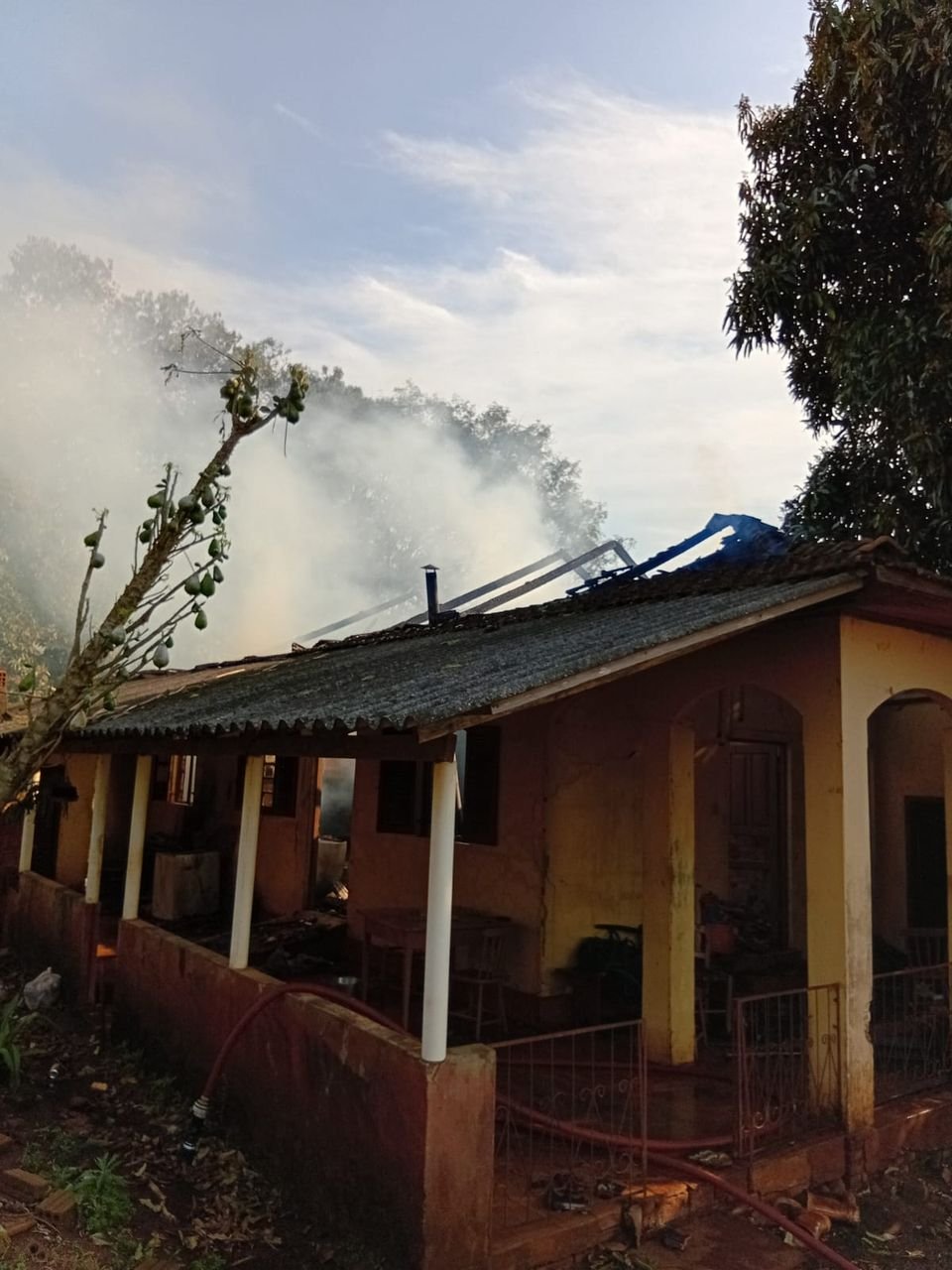 Incêndio destrói residência de 120 m² em Iporã do Oeste