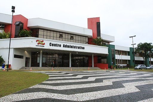 Desafios das campanhas ao Governo de SC e movimentações políticas em Balneário Camboriú