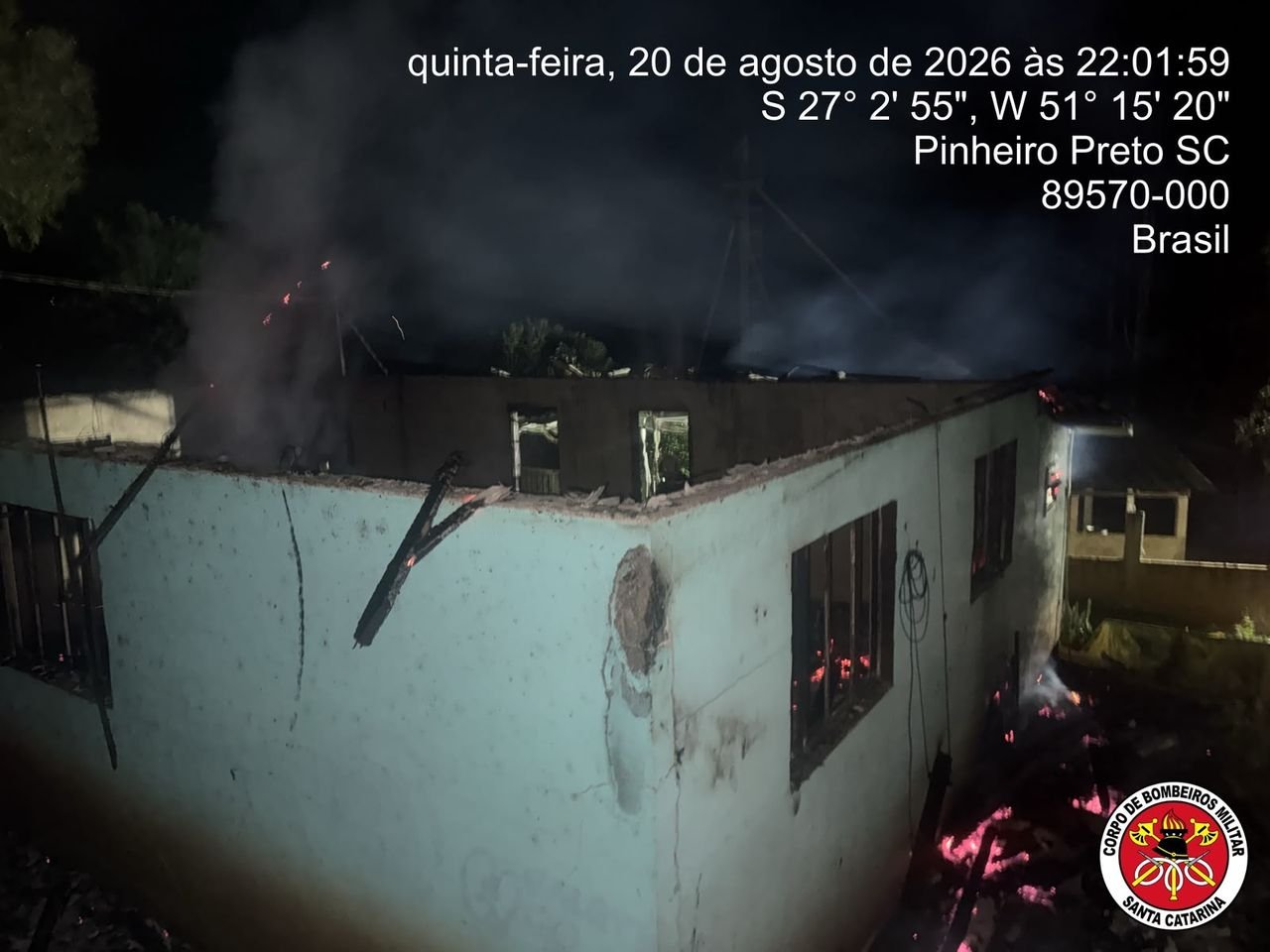 Incêndio destrói residência em Pinheiro Preto na noite de quinta-feira