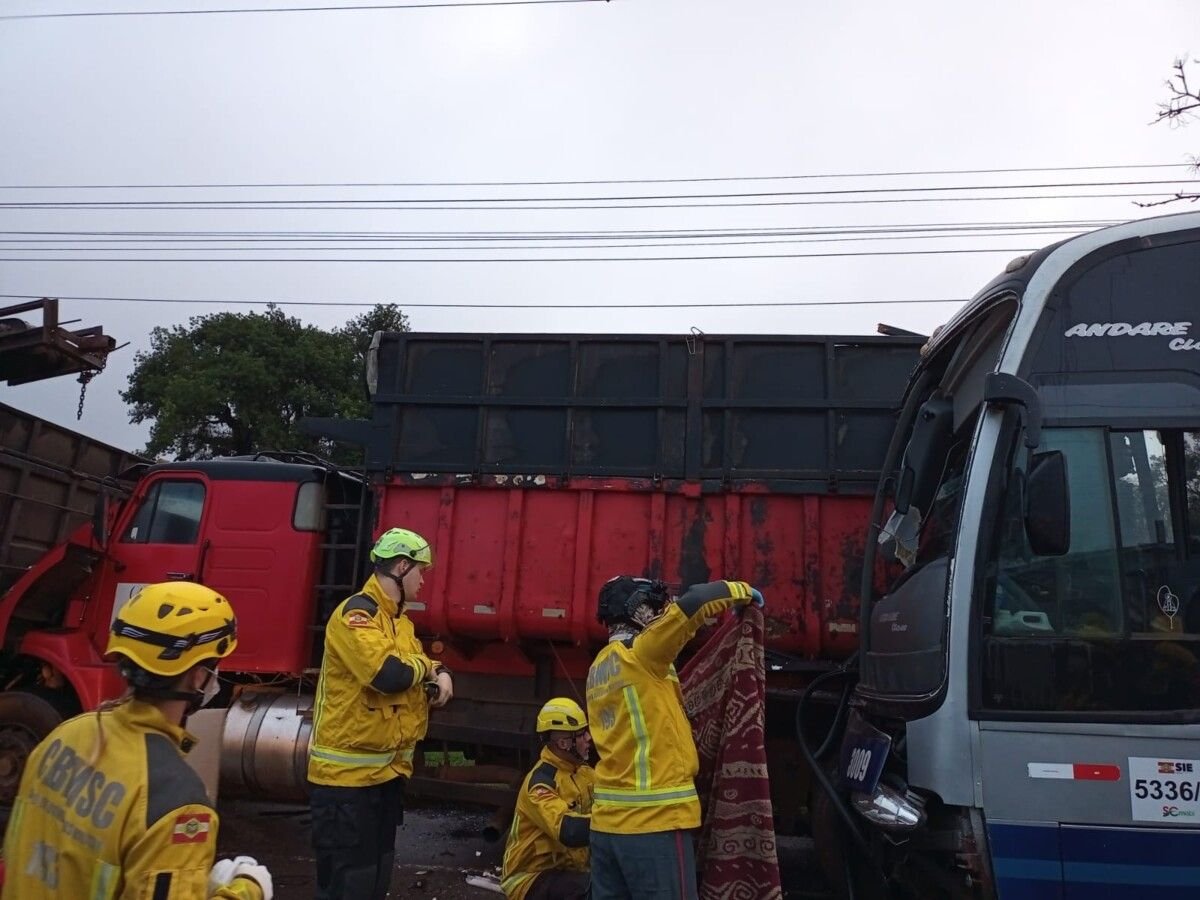 Hospital Regional São Paulo atende 18 vítimas de acidente com ônibus em Xanxerê