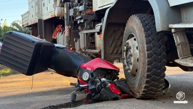 Motociclista escapa ileso após acidente com caminhão em São Miguel do Oeste