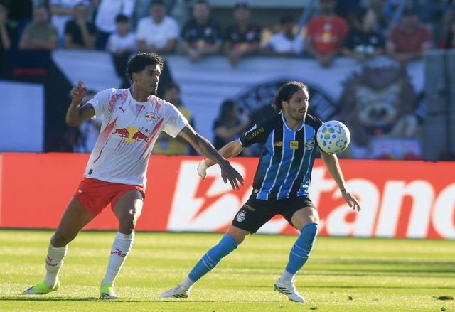 Grêmio sofre derrota para o Bragantino e aumenta pressão antes do Gre-Nal