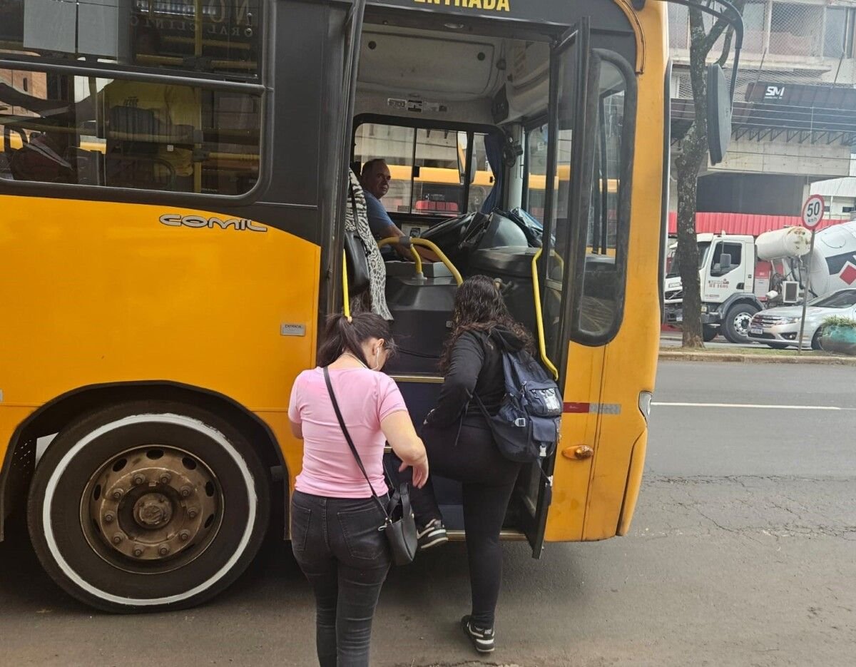 Transporte coletivo terá horários de sábado no feriado de Chapecó
