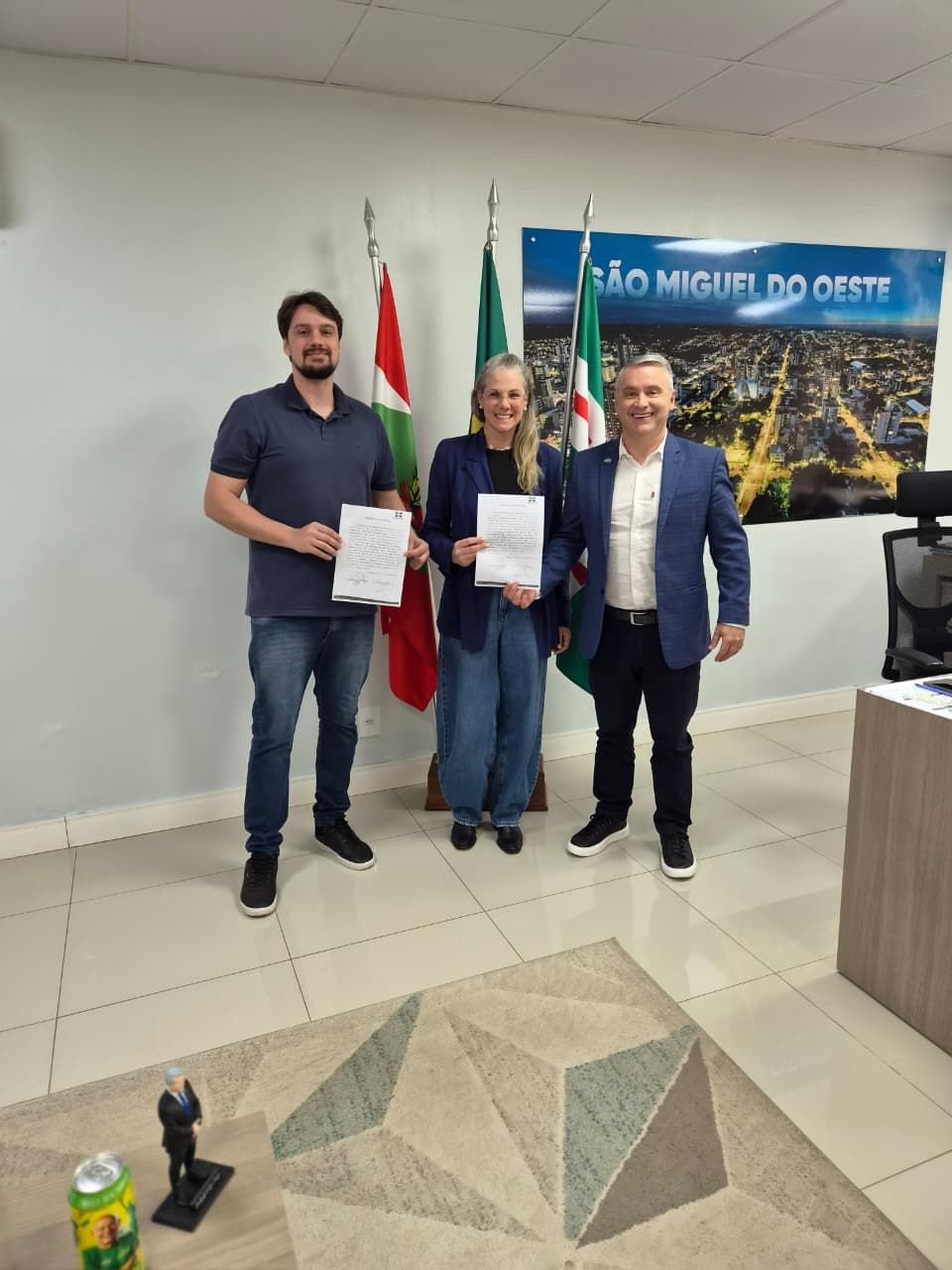Ordens de serviço para cercamento em escolas municipais são assinadas