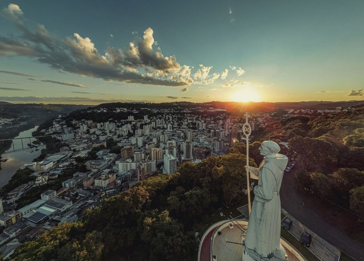 Chapecó e Joaçaba: Aniversário e Reorganização Territorial de SC
