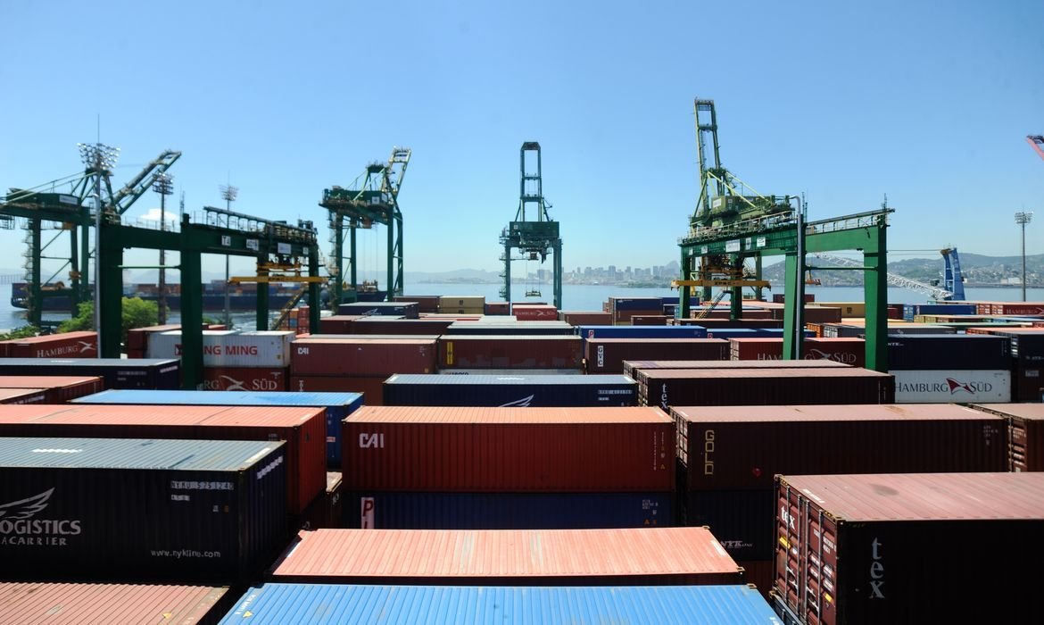 Brasil e EUA agendam reunião para discutir tarifas sobre exportações brasileiras