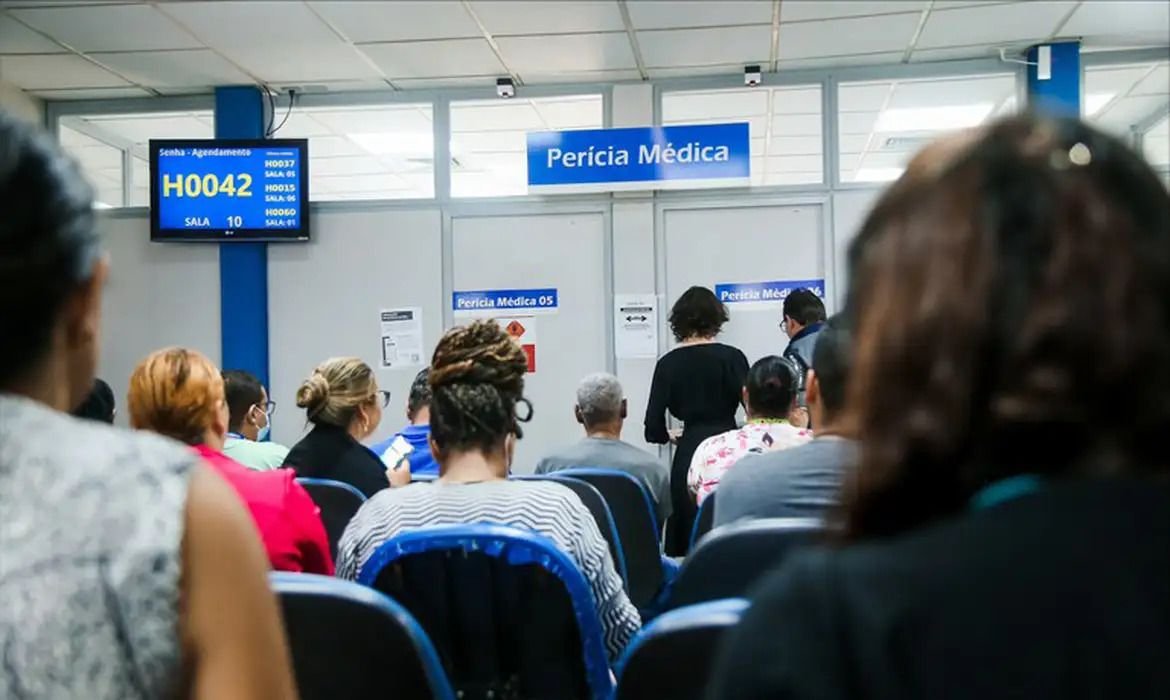 Fila do INSS cai para 1,2 milhão de requerimentos, menor nível desde 2023