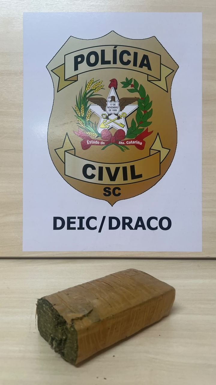 Dois suspeitos são presos por tráfico de drogas durante operação em Florianópolis
