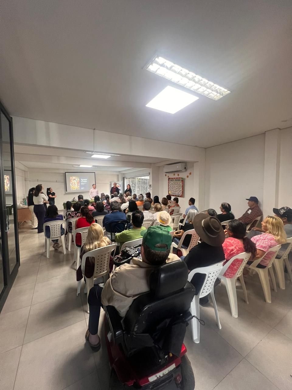 CRAS Seminário promove encontro com idosos e orientações sobre direitos em Chapecó