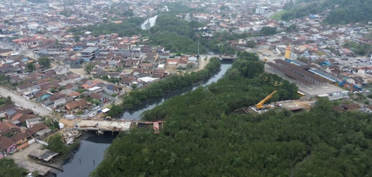 Ponte Anêmonas atinge 50% de execução em Joinville
