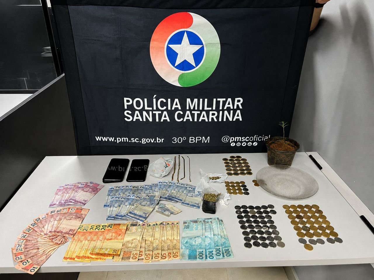 Operação da PM em Xanxerê resulta em apreensão de drogas e prisões