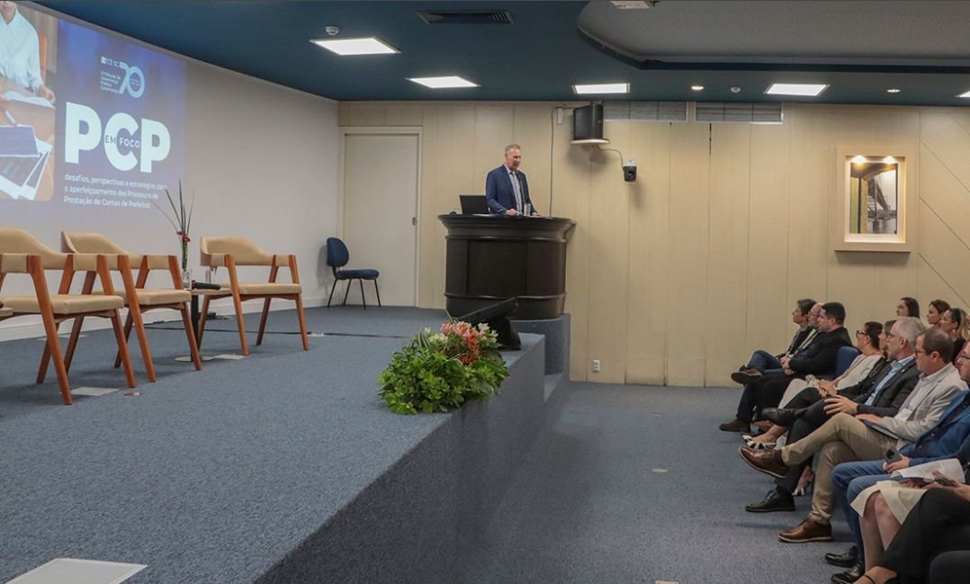 TCE/SC debate contas municipais e reforça atuação preventiva junto às prefeituras