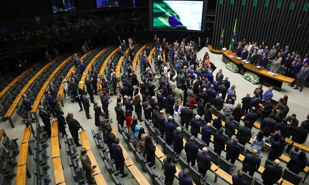 Congresso vota medida sobre 'taxa das blusinhas' nesta segunda-feira