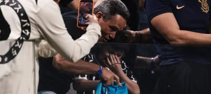 Corinthians repudia hostilização a criança que recebeu camisa de Neymar