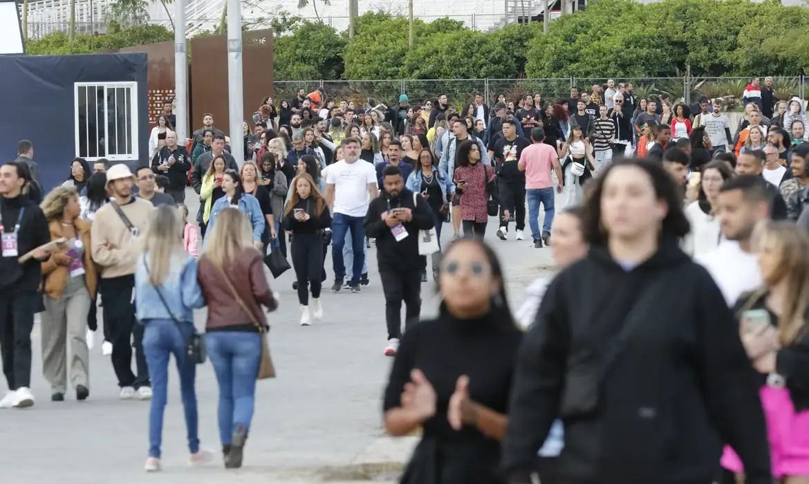Novas regras federais garantem água gratuita e regulam venda de ingressos em eventos