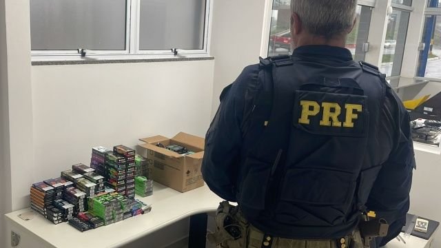PRF apreende 263 cigarros eletrônicos em fiscalização na BR-282