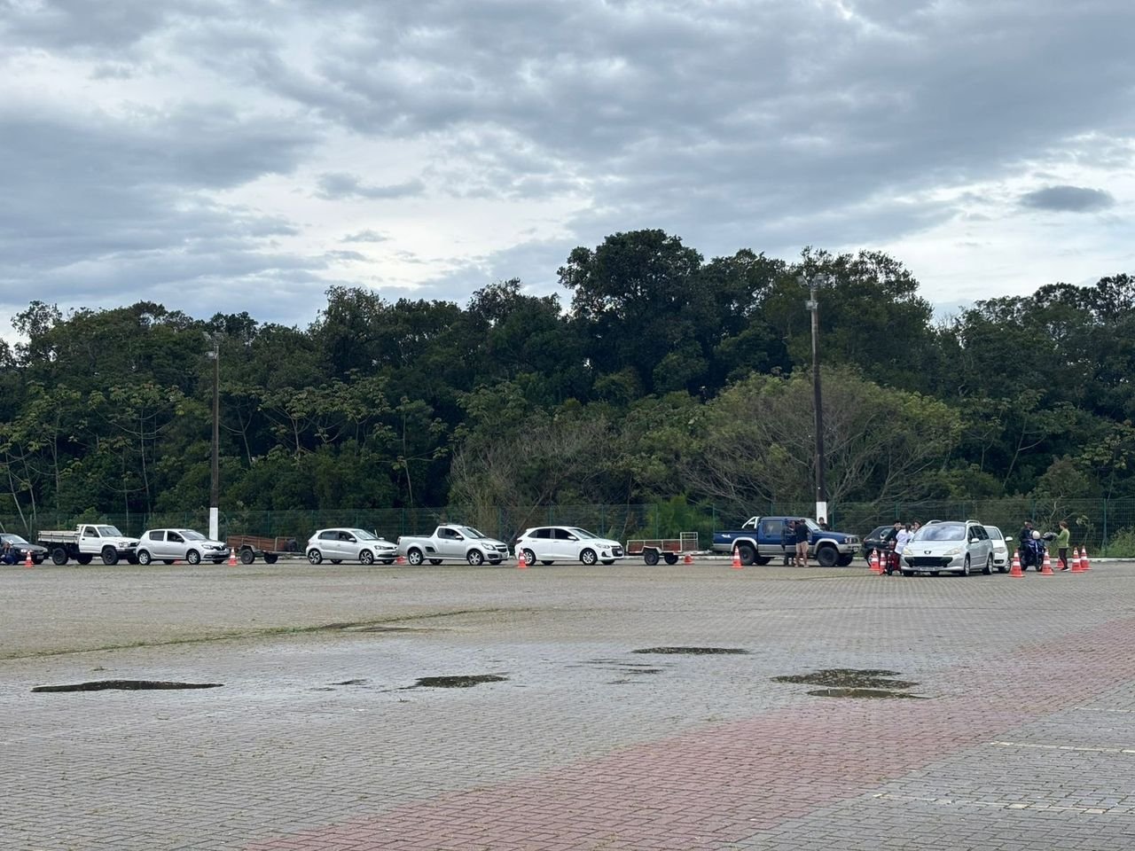 Entrega de telhas para moradores afetados por granizo em Florianópolis começa nesta terça-feira