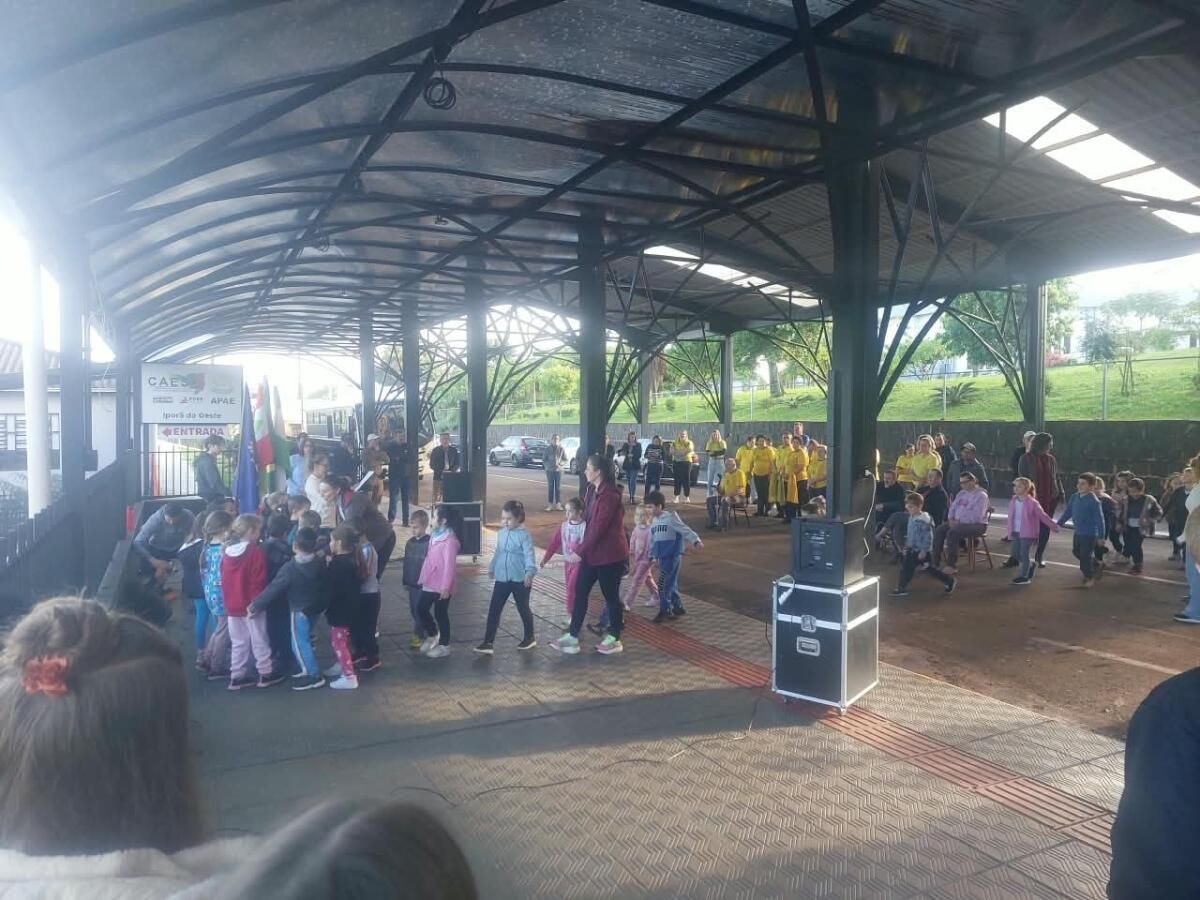 Iporã do Oeste inicia Semana da Pátria com apresentações na Rua Coberta