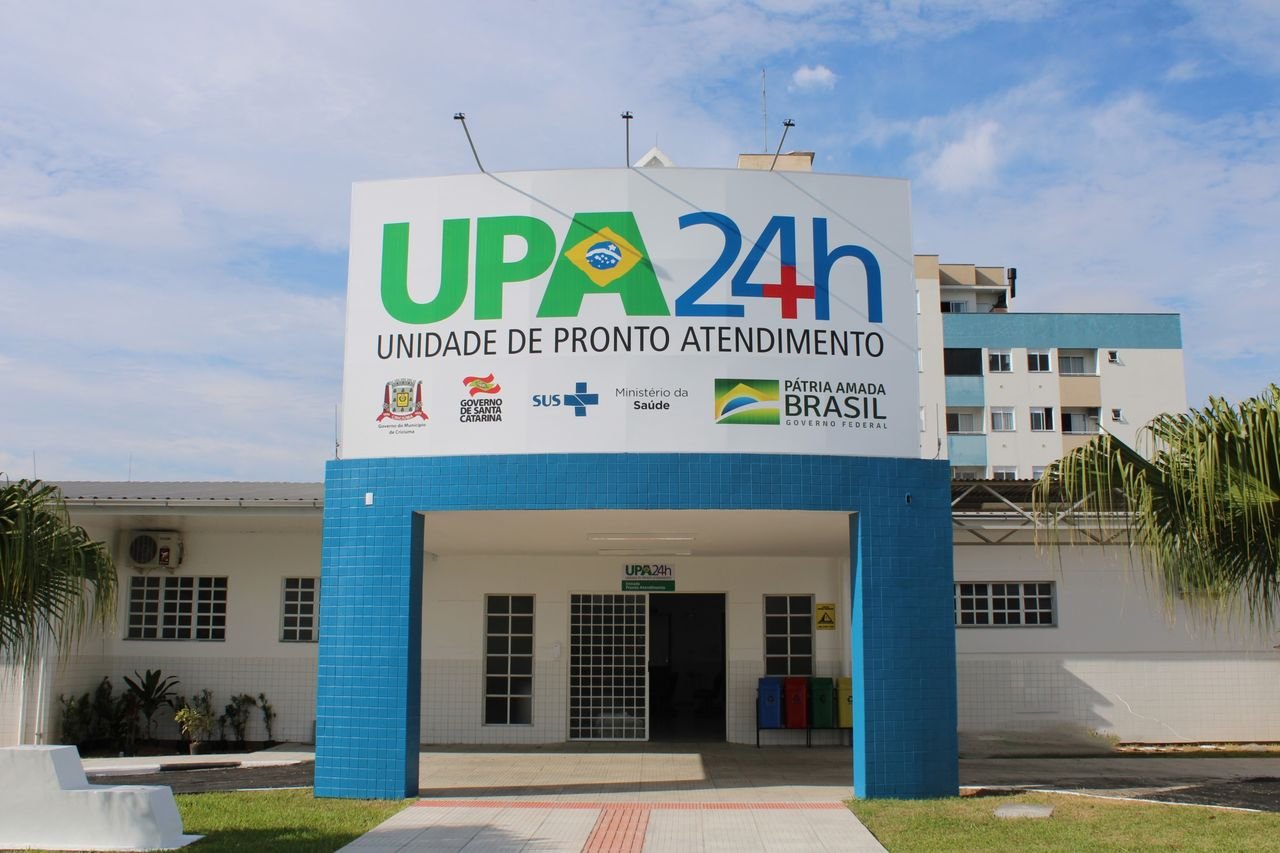 Casal é preso após levar bebês mortos a UPA e abandonar filho em carro em SC