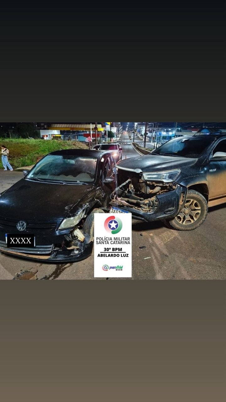 Colisão entre Hilux e Gol deixa duas pessoas feridas em Abelardo Luz