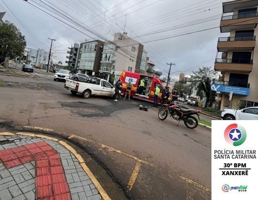 Acidente entre carro e motocicleta deixa duas pessoas feridas em Xanxerê