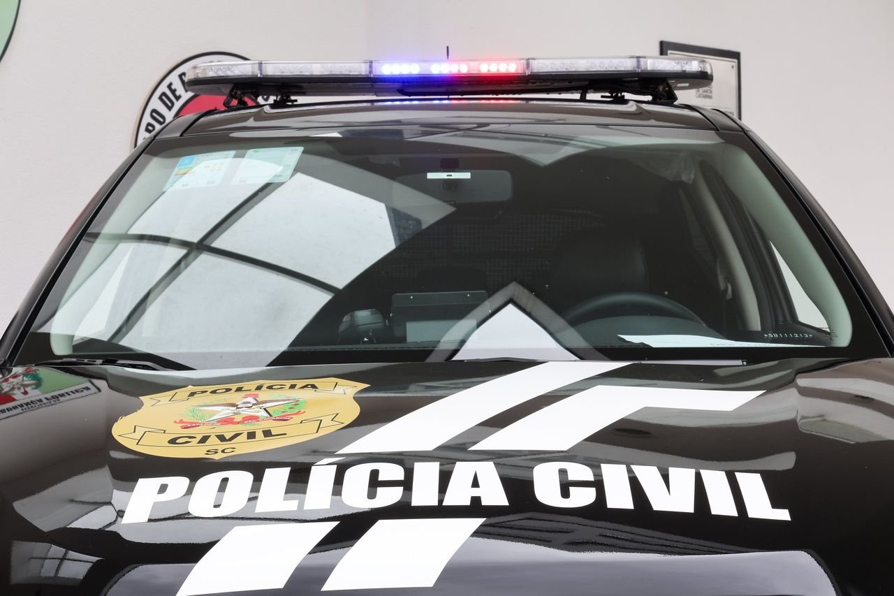 Casal é encontrado morto com marcas de tiros em Navegantes