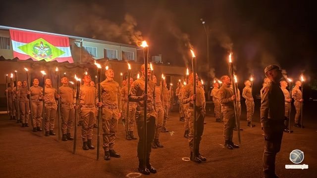 Formatura do Fogo entrega fardas a 46 futuros policiais em São Miguel do Oeste